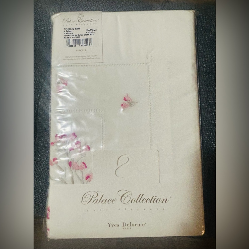 NWT YVES DELORME Palace Collection Shams (21x28 in.)